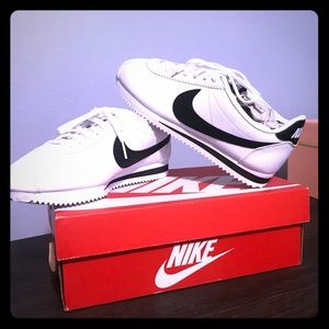 Nike Women’s Classics NIB Size 8